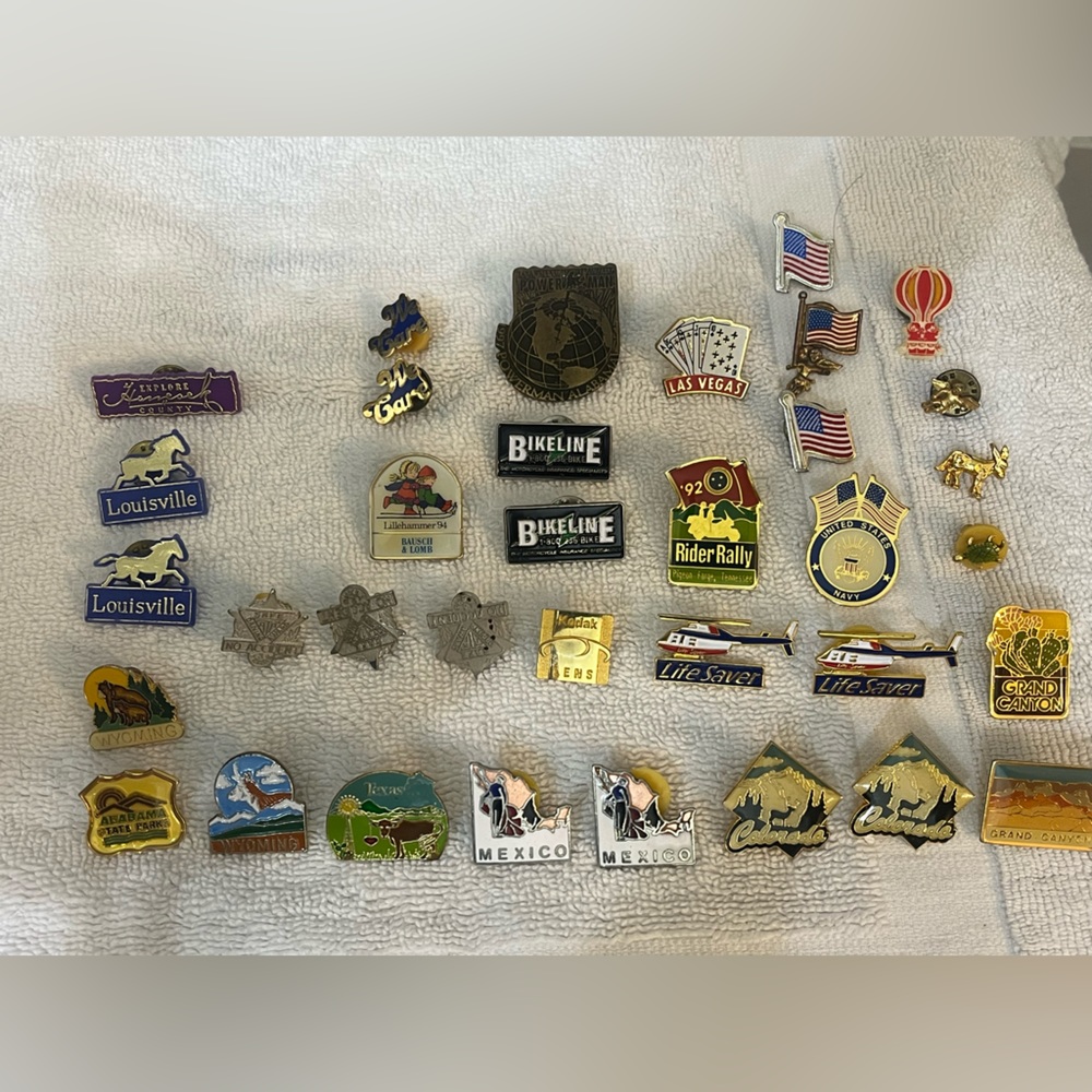 Random vintage pins / pendants